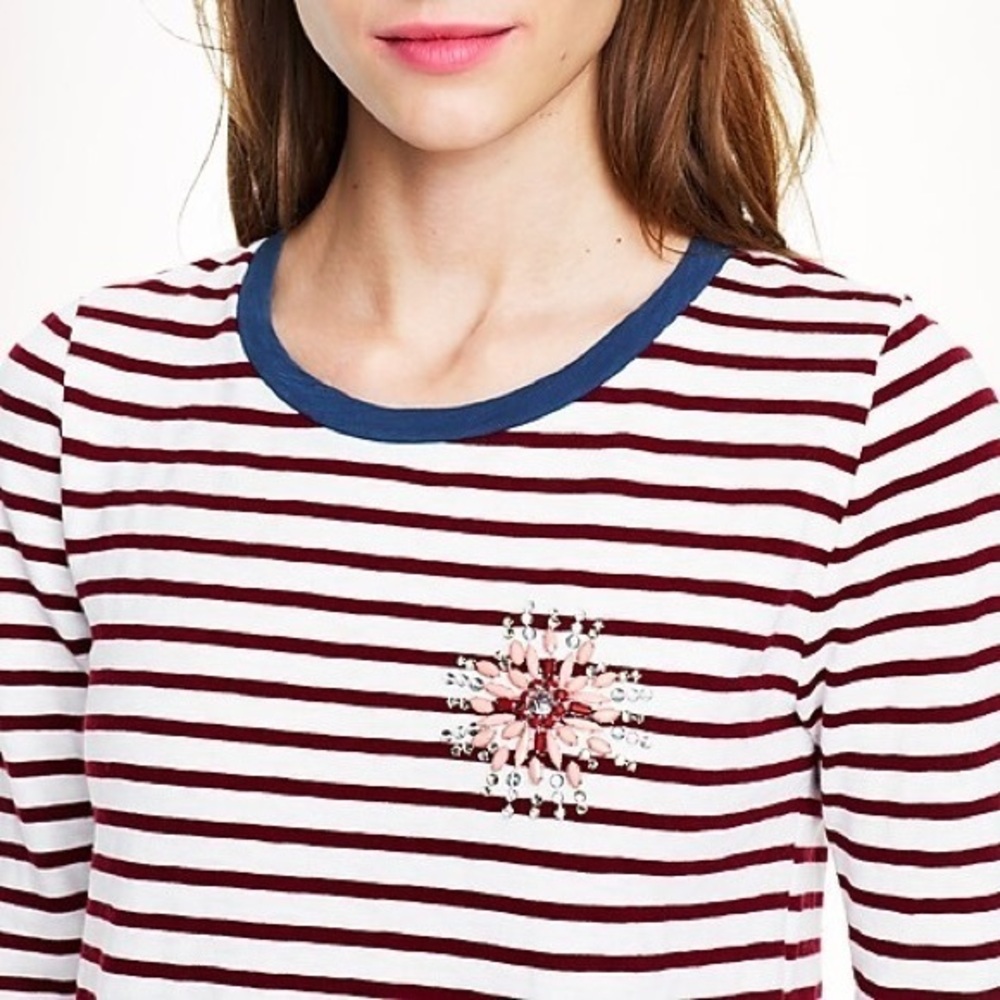 Stripe painter tee with jeweled brooch in Large
